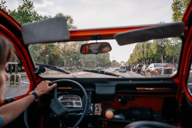 1.5 Hour Private Tour in Paris in a Classic Citroën - The Arc de Triomphe, Avenue Montaigne, and the Eiffel Tower