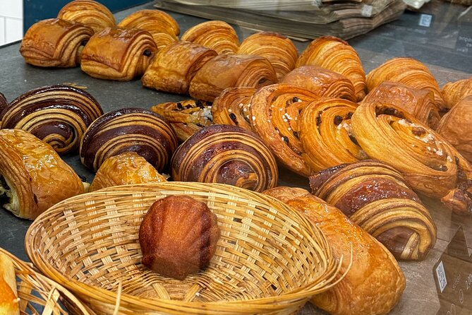 #1 Montmartre Pastries & Chocolate Food Tour with 6+ Tastings - Comfort, dietary limits, and weather reality