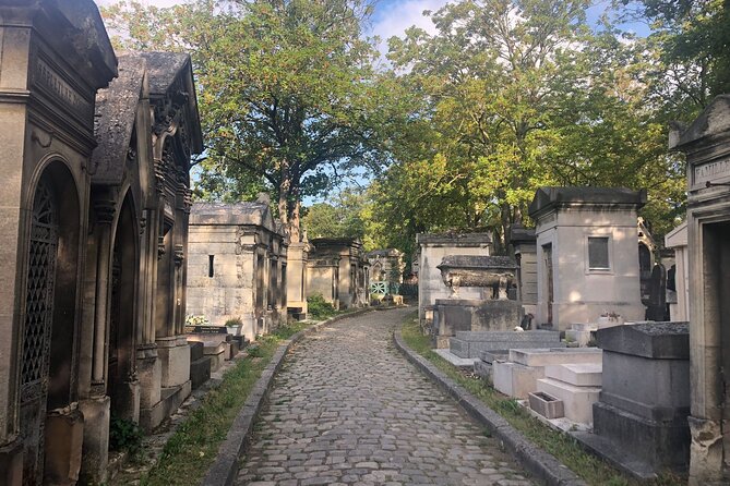 2.5 Hour Walking Tour of Père Lachaise Cemetery from Paris - Entering With Confidence: Meeting Point and Getting There