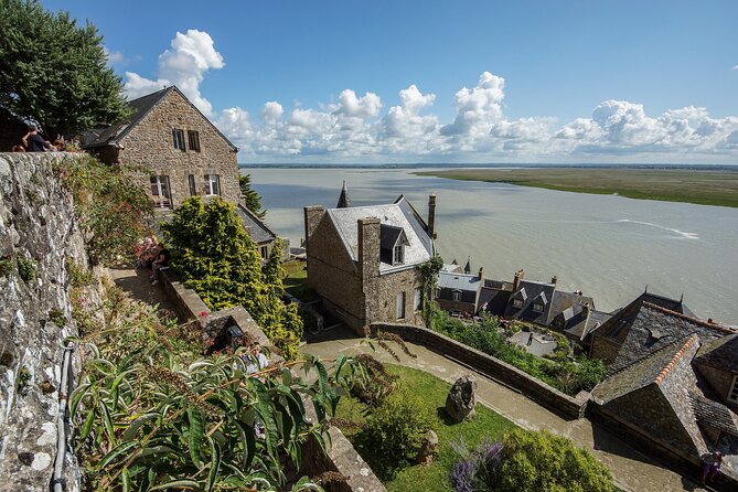 2-Hour Guided Walking tour of the Mont Saint Michel - Language Mix and Listening Comfort: The Practical Reality