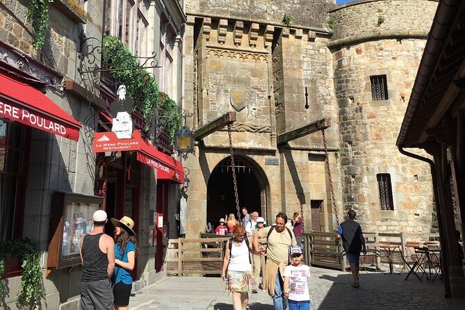 2-Hour Guided Walking tour of the Mont Saint Michel - Logistics on the Mont: Crowds, Routes, and Staying Together