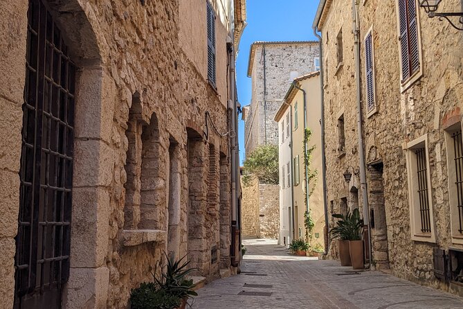 2 Hour Walking Tour in the Old Town of Antibes - Getting oriented in Antibes’ old town, fast