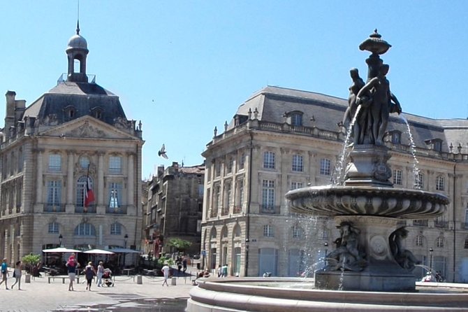 2 hours - Bordeaux Private tour with a native guide - The Opera House and Bordeaux’s grand scale