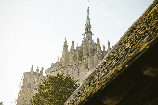 2 Hours Private Walking Tour of Mont Saint Michel - Walking the ramparts as a military story