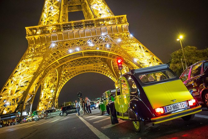 2CV tour by night - Timing and night lights: why 9:00 PM works so well