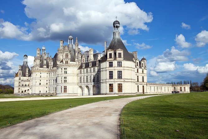 3 Days Trip to Normandy, Loire and Mont Saint Michel from Paris - The coach experience: comfortable, but plan for long days