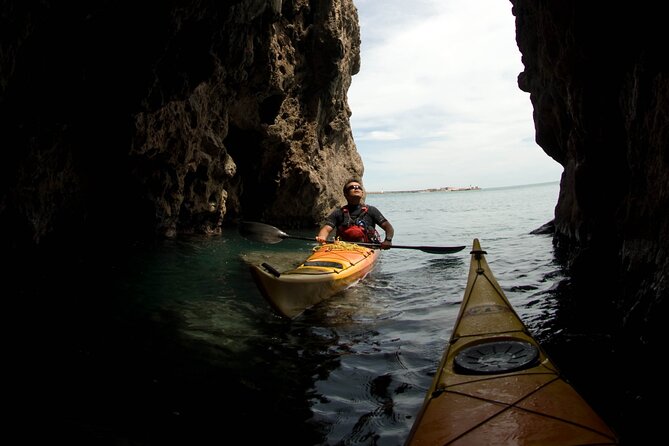 3 Hour of Sea Kayak Trip in the Creeks of Sete - Stop 1: Kayakmed and how the day is structured