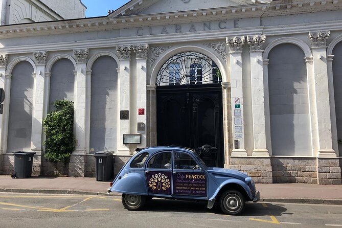 30-Minutes Private Guided Tour of Lille by Convertible 2CV - The quickest start: Place Rihour to set your bearings