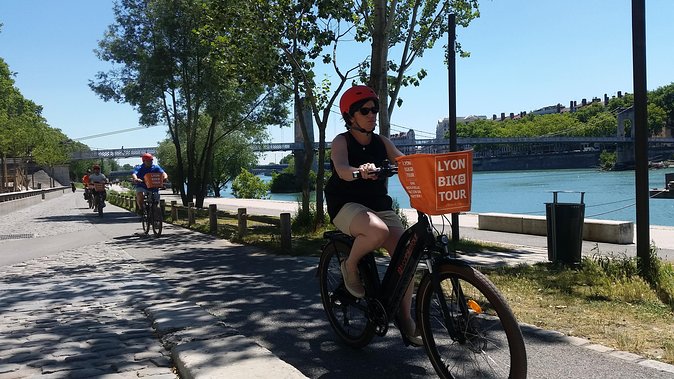 3h - Electric Bike Tour of Lyon with a Local Guide - Getting Started at Quai Romain Rolland (and What That Means for Your Day)