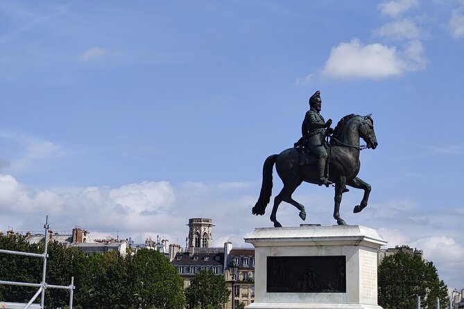 4 hours Paris Private Tour with hotel pickup & drop - Walking the Marais for about 20 minutes