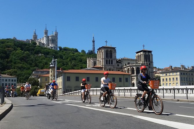 4h Complete Lyon Experience: E-Bike, Food Tasting & Old Town Walk - Where You Start Near Palais de Justice (and Why That Helps)