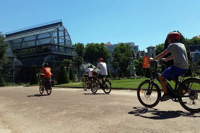 4h Complete Lyon Experience: E-Bike, Food Tasting & Old Town Walk - Place des Terreaux and the City Hall Square Stops