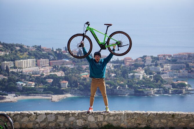 A beautiful escape on an electric bike - Stop 2: Villefranche-sur-Mer by cycle path, then port and old town