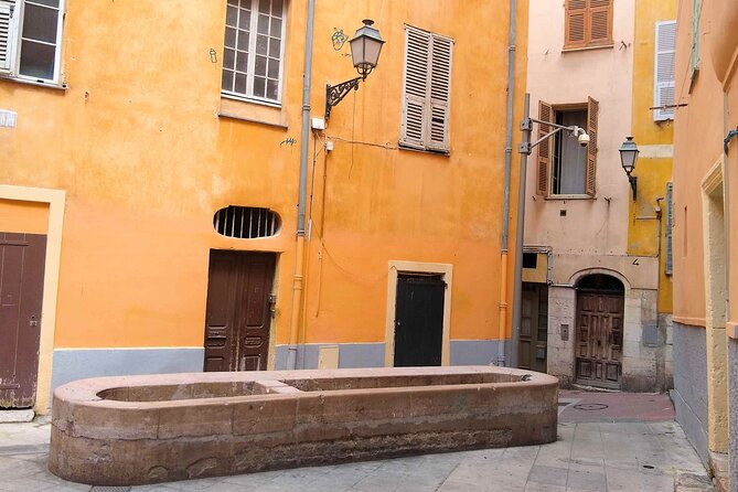 A Writer's Guide to Nice: An Audio Tour of the Old Town - How the VoiceMap format works on the street