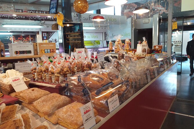 Albi Traditional Food Tour - Do Eat Better Experience - Wine and cheese inside Albi’s covered market