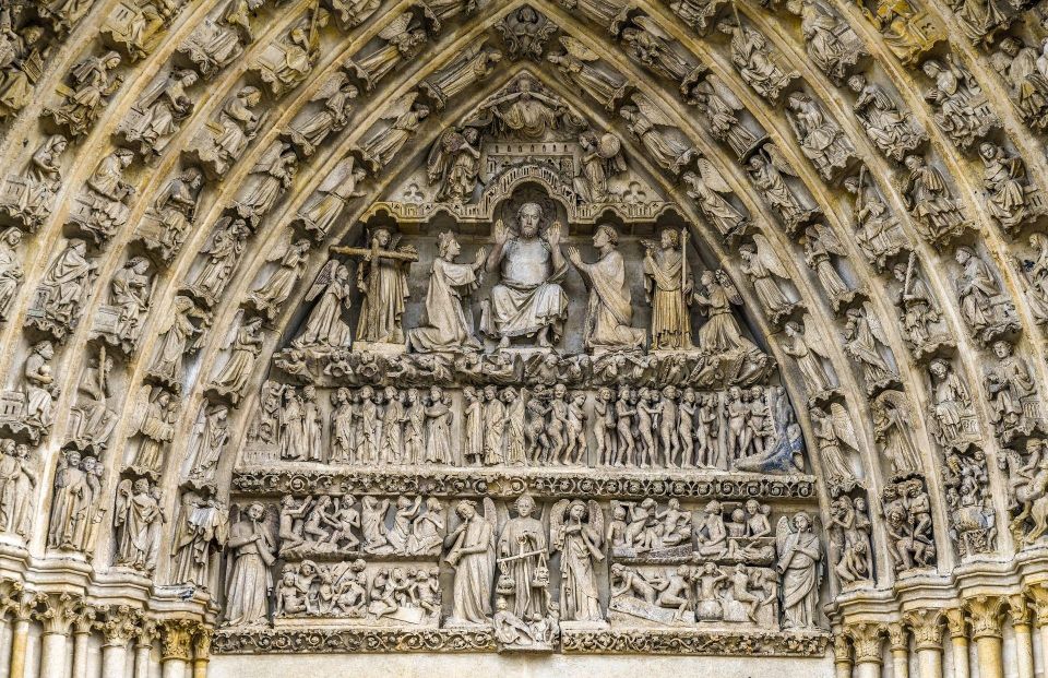Amiens Private Guided Walking Tour - What the private format changes