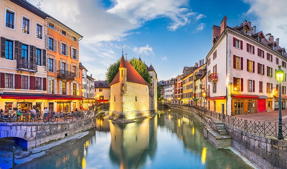 Annecy: Escape game outdoor - the shadow of the sword - The story: a sword, a countdown, and Annecy’s real landmarks