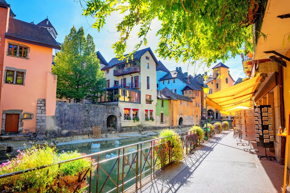 Annecy: Escape game outdoor - the shadow of the sword - Views and “secret stops”: why they matter beyond photos