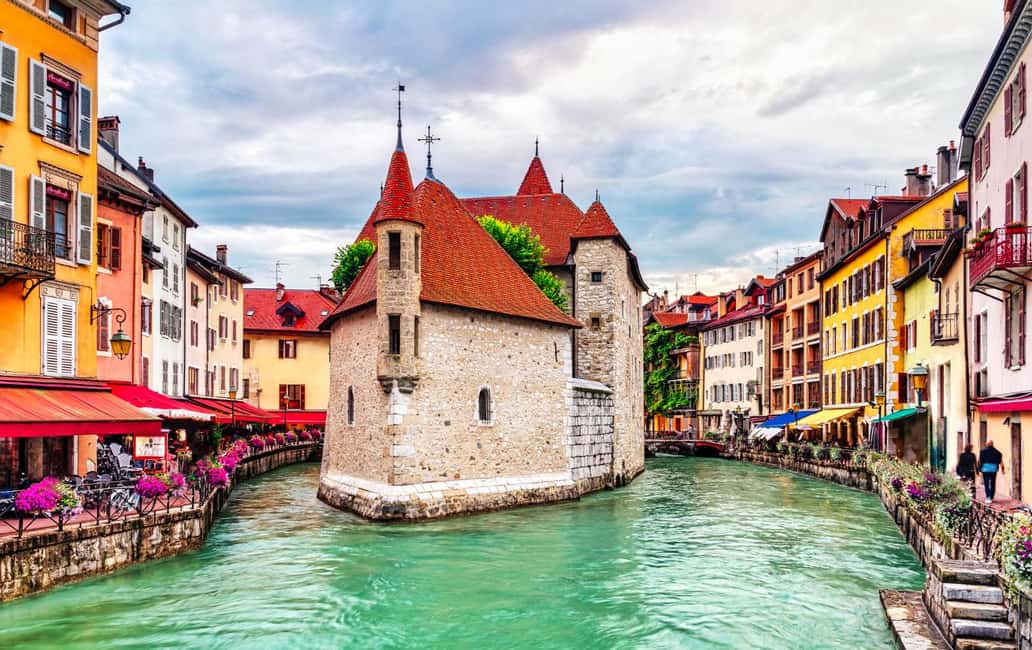 Annecy: Express Walk with a Local in 60 minutes - Annecy in 60 Minutes: why this express walk works