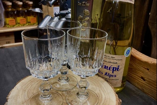 Annecy Food Tour – A Full French Meal Experience by Do Eat Better - Stop 3: Esplanade Paul Grimault Cheese and Wine With the Region’s Logic