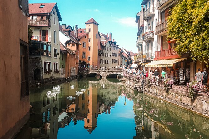 Annecy Food Tour – A Full French Meal Experience by Do Eat Better - Stop 5: Rue Président Favre Chocolate Finale (Flavors to Remember)