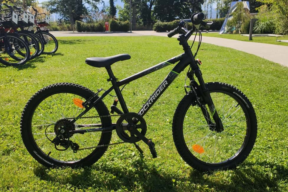 Annecy-le-Vieux, France: Electric and Classic Bike Rentals - Rivage Hotel pickup: where your Lake Annecy bike day starts