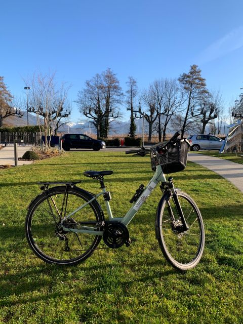 Annecy-le-Vieux, France: Electric and Classic Bike Rentals - Self-paced riding with a host/greeter: great for freedom, less for structure