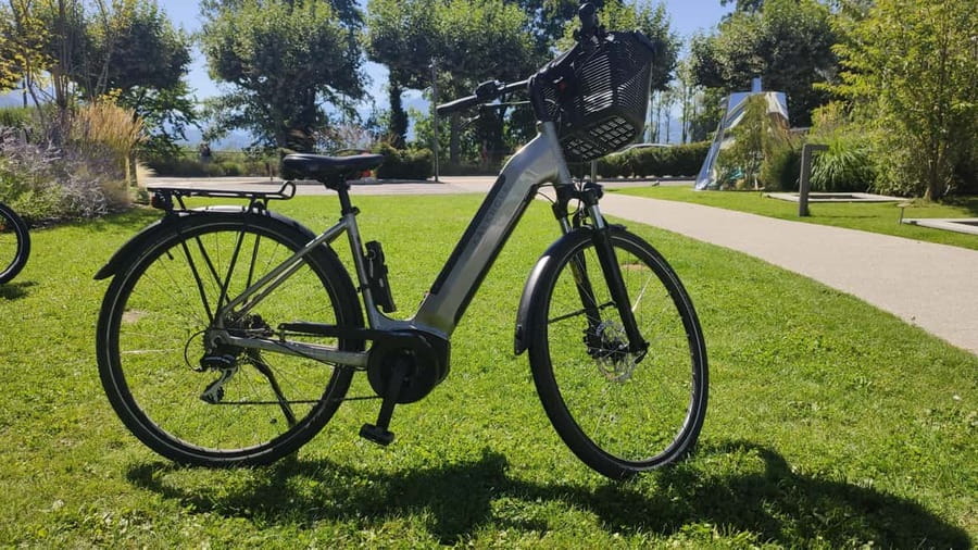 Annecy-le-Vieux, France: Electric and Classic Bike Rentals - Price and value at about $37 per person for 1 day