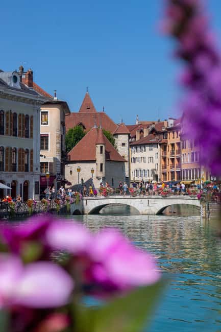 Annecy: Traditional Food Group Walking Tour - Patisserie cake and chocolate: dessert that doesn’t feel like an afterthought