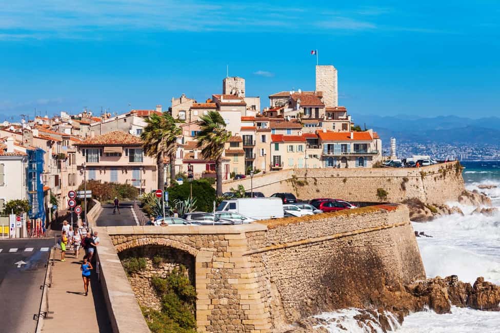 Antibes: Express Walk with a Local in 60 minutes - A fast first look at Antibes