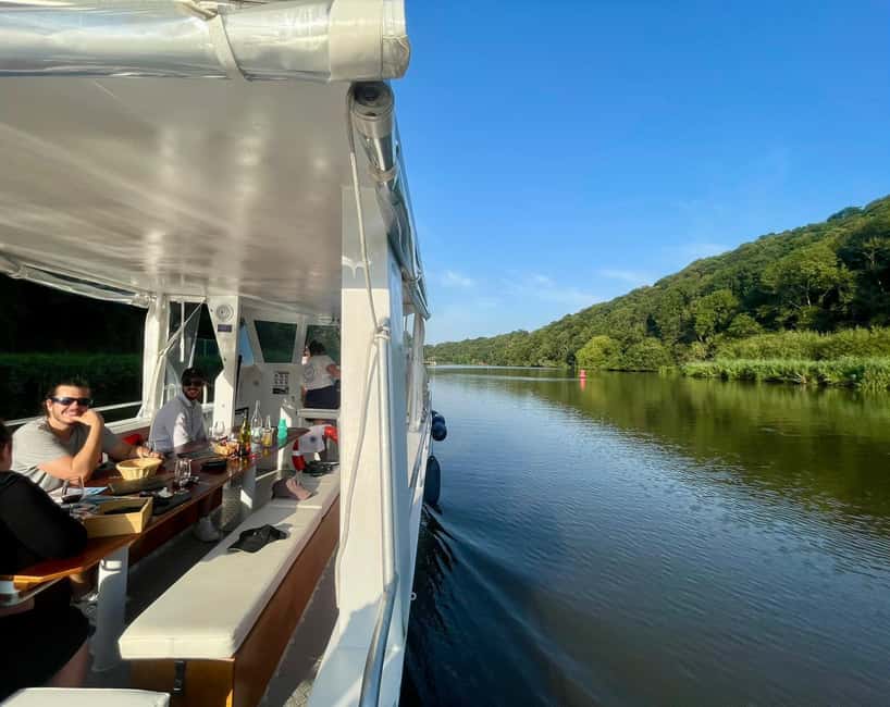 Aperitif Bistro by boat on the Canal de la Rance - Why the 10-person limit matters