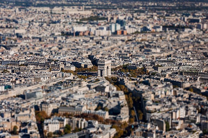 Arc de Triomphe and the Champs-Elysees Discovery Private Tour - Place de la Concorde and the darker side of Paris