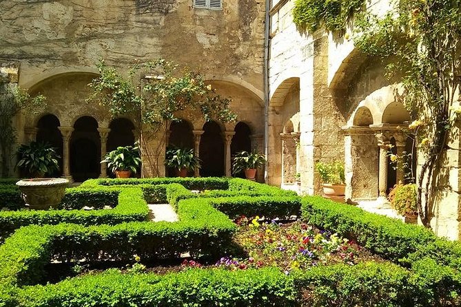 Arles, Les Baux and Saint Remy de Provence from Marseille - Price and value for a private guide day