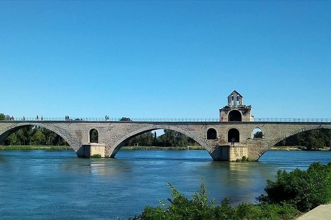 Avignon Walking Tour including Pope's Palace - Starting in Avignon: 9:00am, the meeting point, and how to get oriented fast