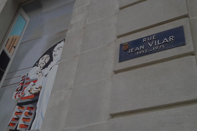 Avignon Walking Tour including Pope's Palace - Cathedral façade, town hall, and opera house: small stops that make Avignon click