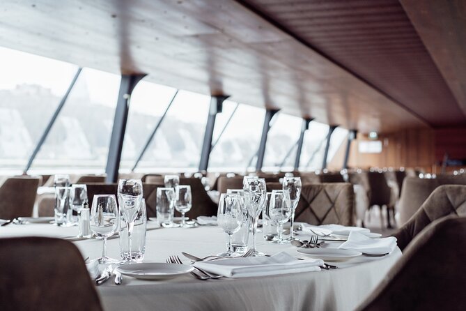 Bateaux Mouches Lunch Cruise on the Seine River in Paris - Lunch on board: what the 3-course meal feels like