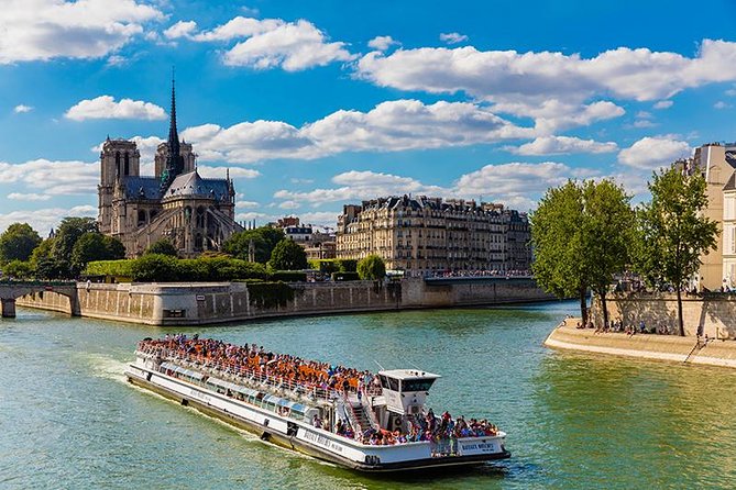 Bateaux Mouches Sightseeing Cruise on the Seine River in Paris - Port de la Conférence: getting on the boat without losing your morning