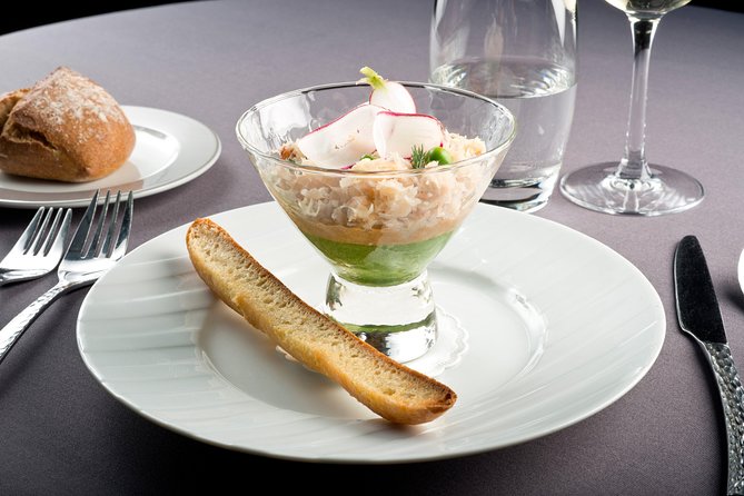 Bateaux Parisiens Seine River Gourmet Dinner & Sightseeing Cruise - Meeting at Port de la Bourdonnais: the Eiffel Tower is your first cue