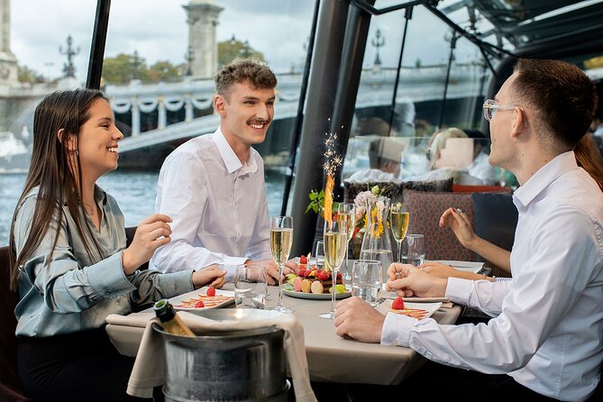 Bateaux Parisiens Seine River Gourmet Lunch & Sightseeing Cruise - Picking the right service tier for the view and the wine