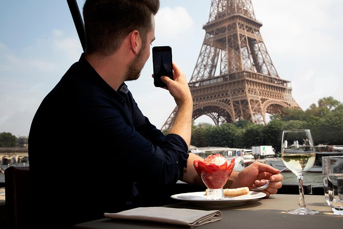 Bateaux Parisiens Seine River Gourmet Lunch & Sightseeing Cruise - Notre Dame area, Île Saint-Louis, and the bridges you’ll remember