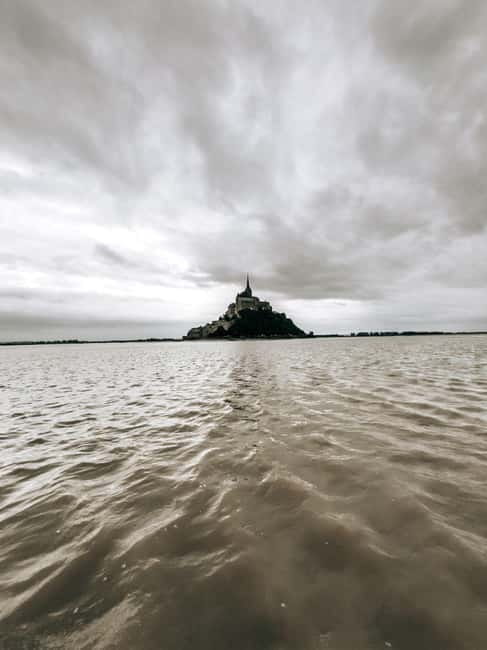 Bay of Mont Saint-Michel : Quicksands + See The Tide Coming - How difficult is the four-kilometer walk?