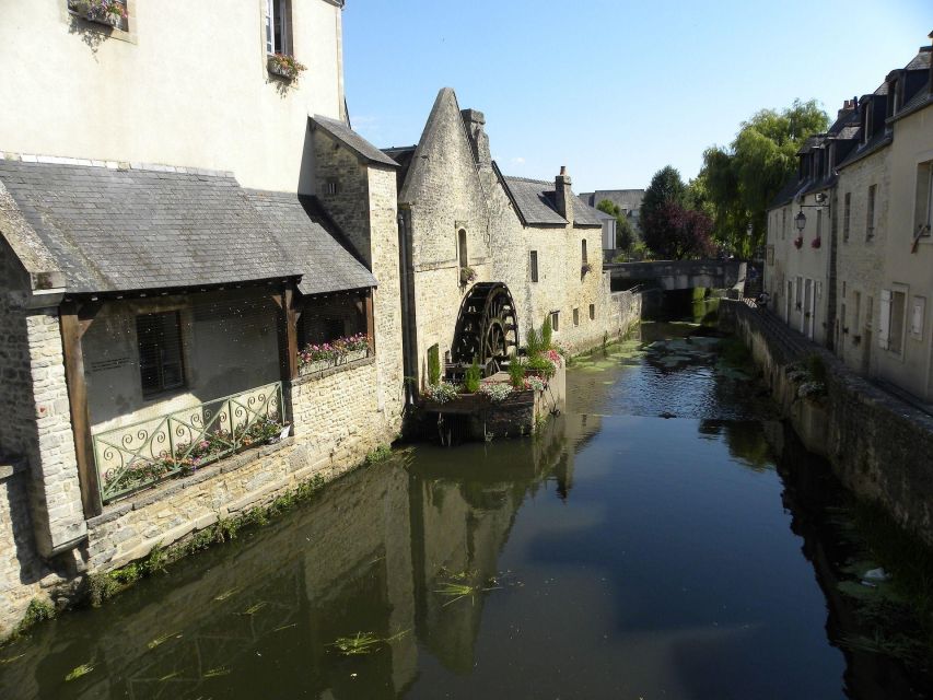 Bayeux: Private Guided Walking Tour - Reading Bayeux through its cathedral