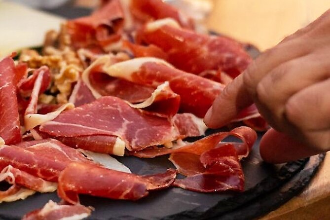 Bayonne Food Gastronomic Tour - Taste 10 Basque specialties - Basque cake on Rue Port Neuf