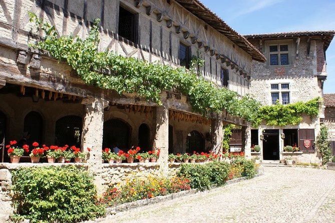 Beaujolais & Perouges Medieval Town - Private Tour - Full Day from Lyon - Who will enjoy this day most