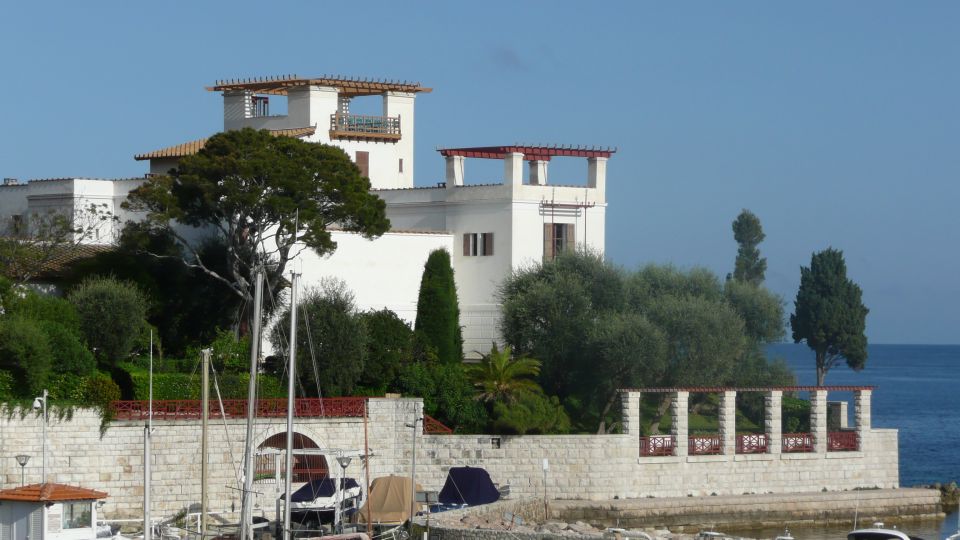 Beautiful Houses of the French Riviera Private Tour - Villefranche offers time on foot