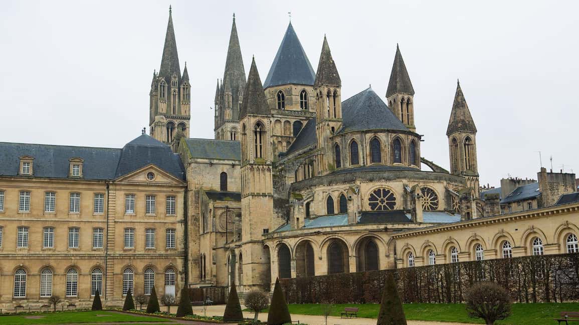 Best of Caen: Private Walking Tour with a Local - Abbaye aux Hommes and Caen’s grand architecture