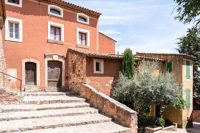 Best of Luberon in an afternoon from Avignon - Gordes: white stone, shop streets, and Renaissance echoes