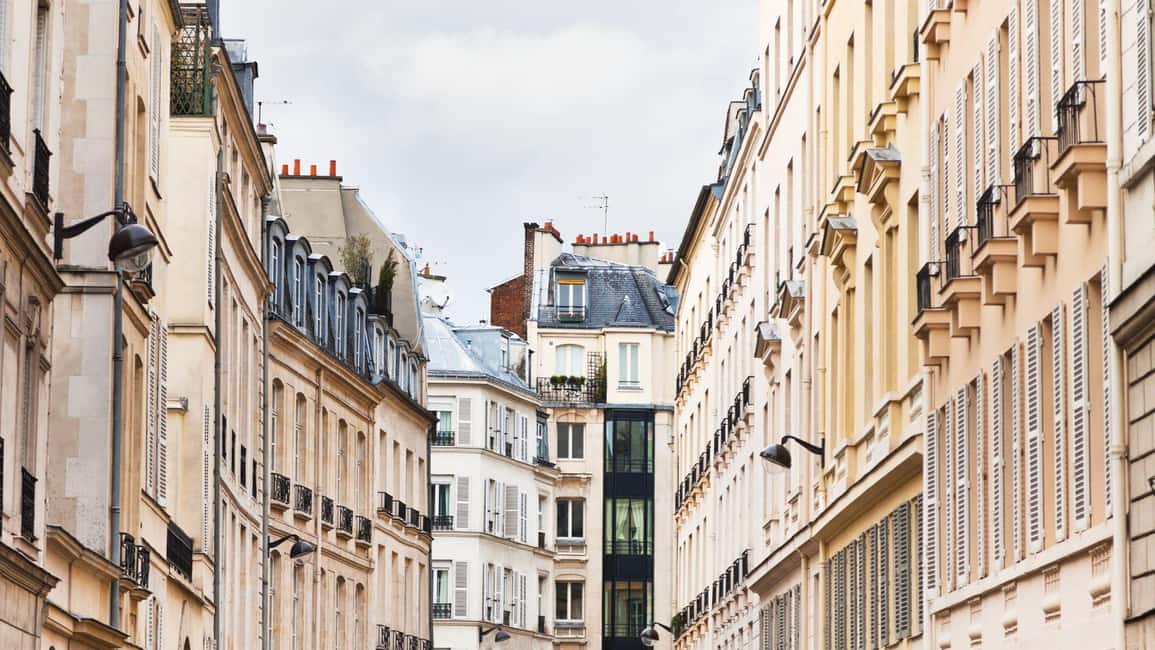 Best of Paris: Private Walking Tour with Local - Language Choice and Guide Quality