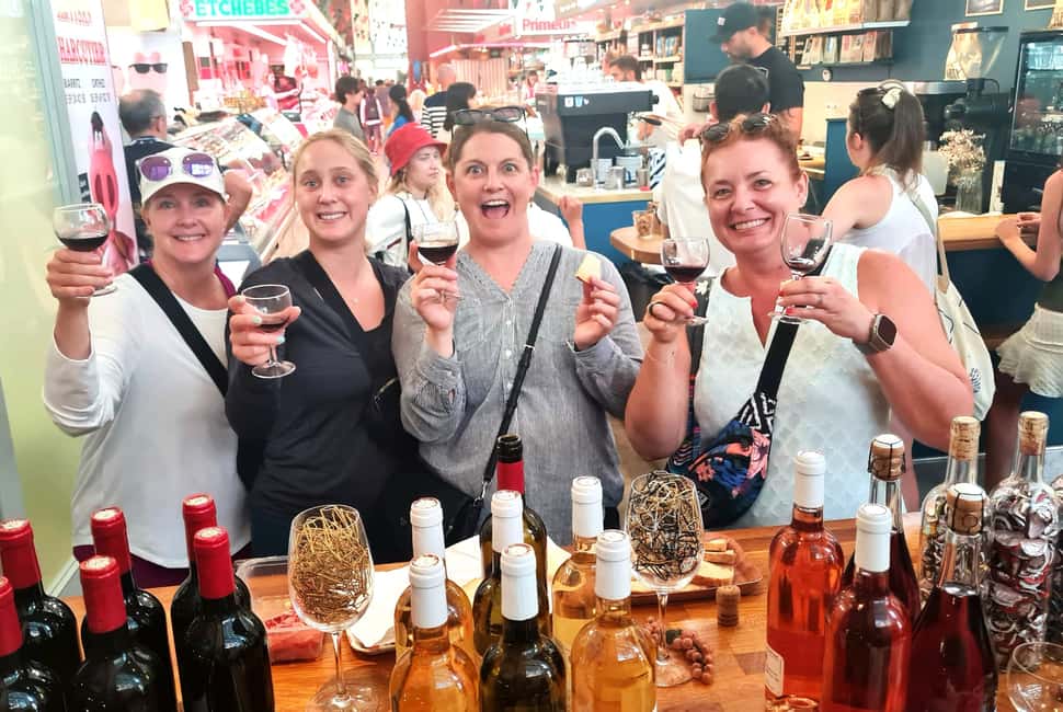 Biarritz: Culture and Food Walking Guided Tour - Basque linen at a traditional manufacturer: craftsmanship that still matters