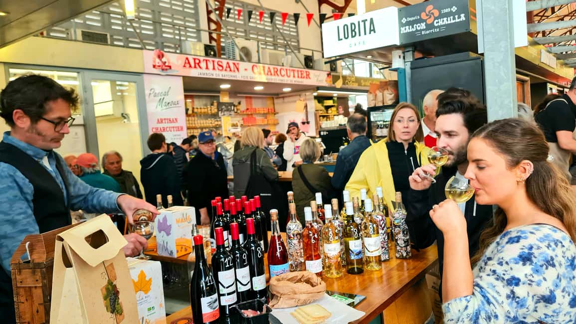 Biarritz: Culture and Food Walking Guided Tour - Basque tastings: savory, sweet, and a glass that fits the region